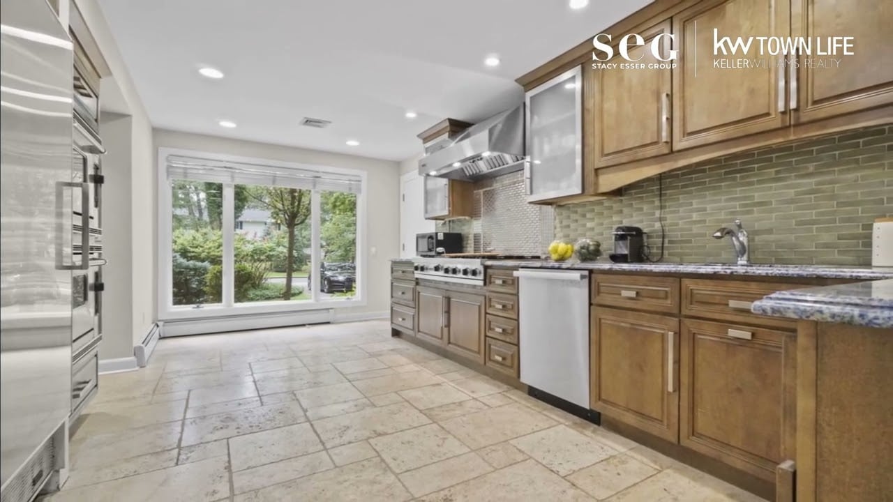  Live on one of Tenafly’s most sought-after East Hill cul de sacs— Close to Top Schools & NYC!