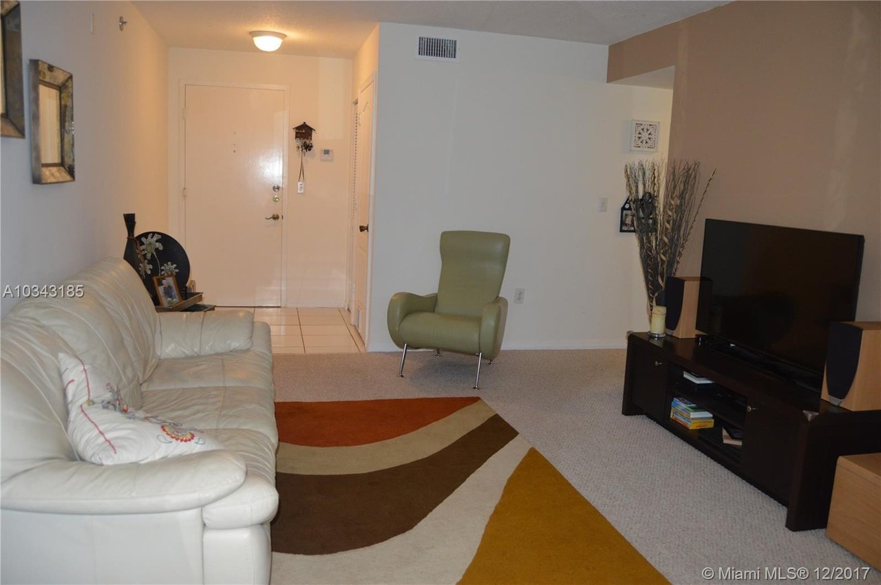 2642 Collins Ave #312