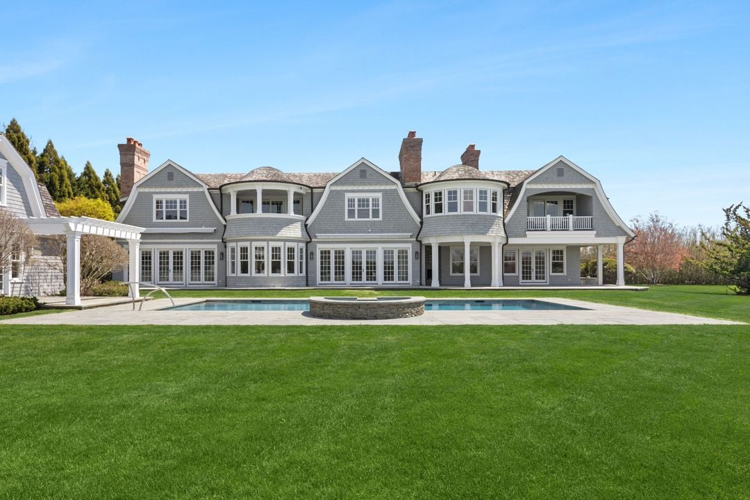 672 Halsey Ln