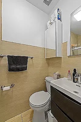 2284 7th Ave #2