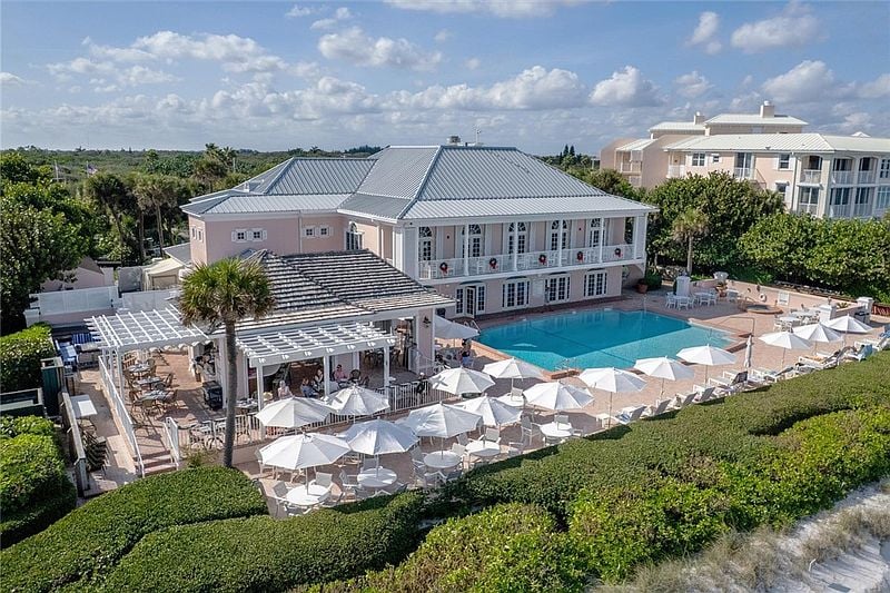 8814 Lakeside Cir