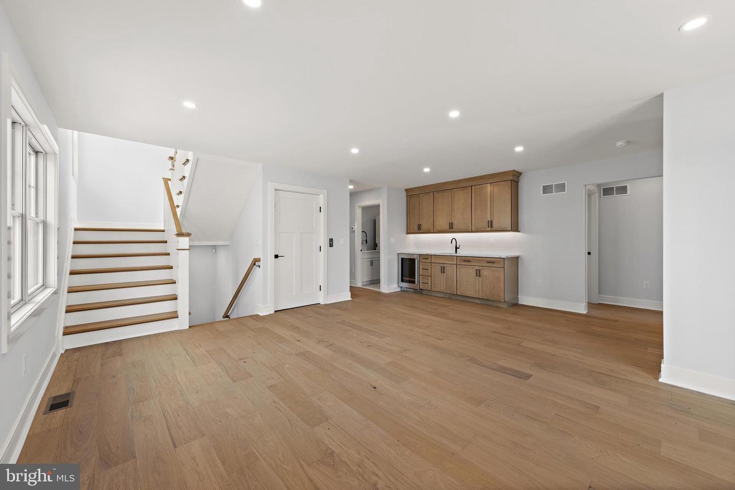 	352 N 5th St, Surf City Boro, NJ 08008