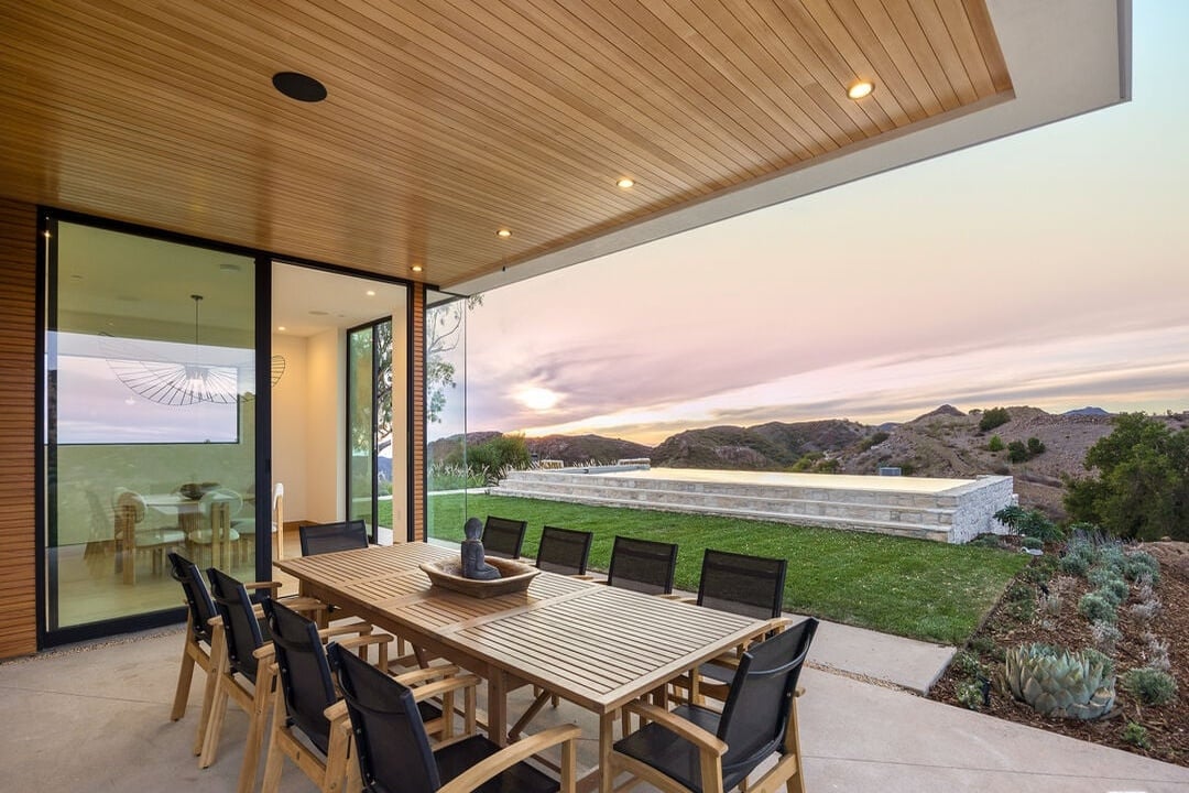 Mulholland Hwy, 90265