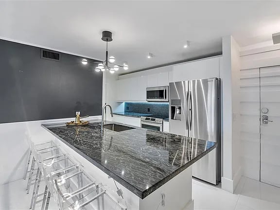 Sold: 119 NE 19th Court 114G Wilton Manors, FL