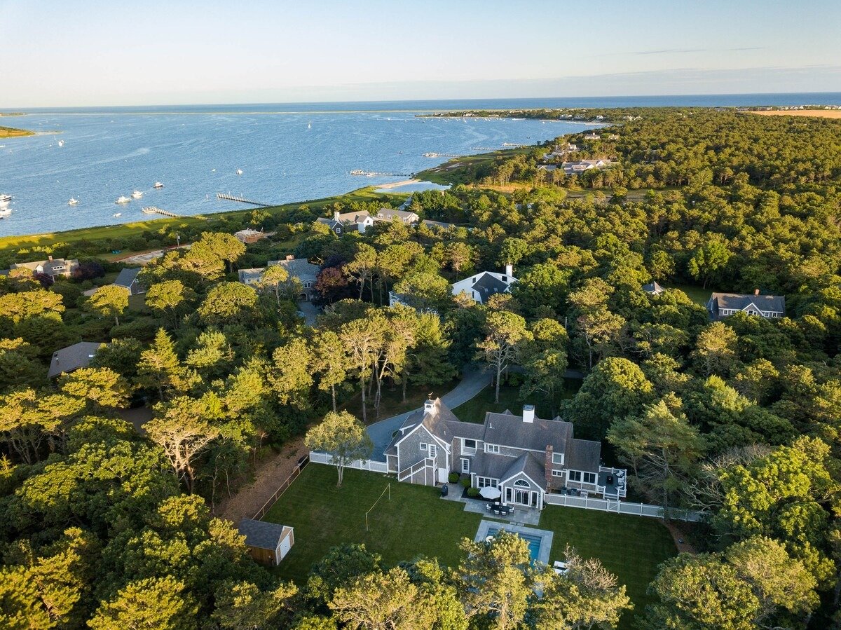 Luxury 5 Bedroom Katama Estate With Pool & Hot Tub