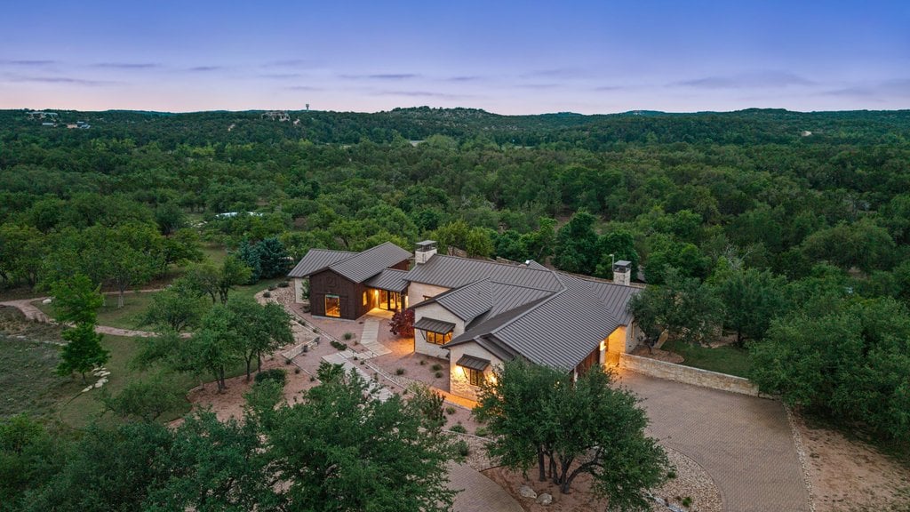 Horseman's Paradise in the heart of Dripping Springs