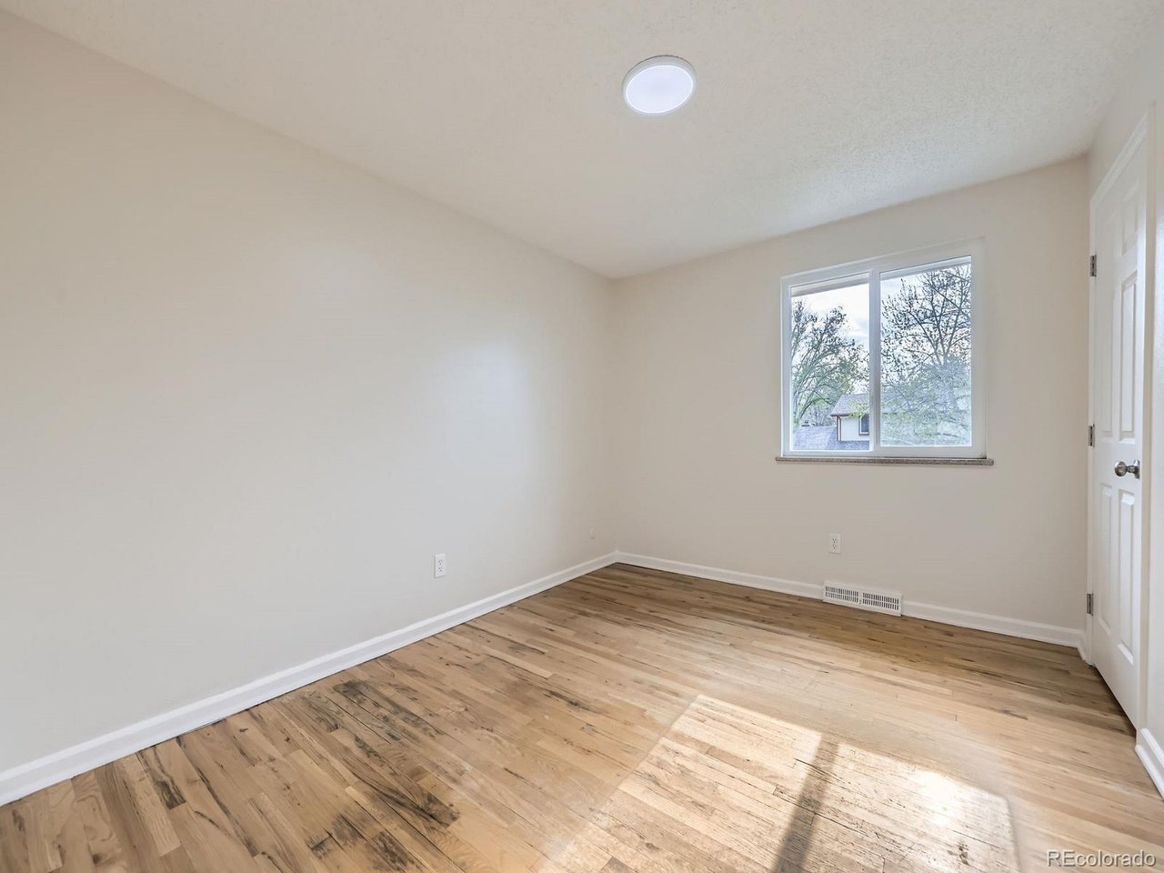 6768 Vivian St