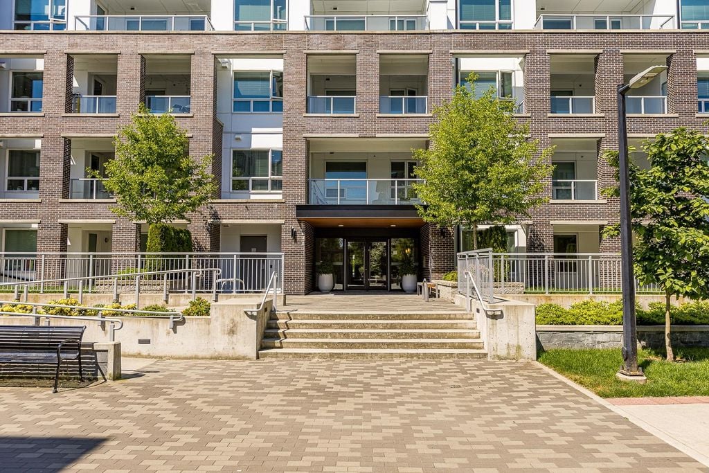 9233 Odlin Rd, #120