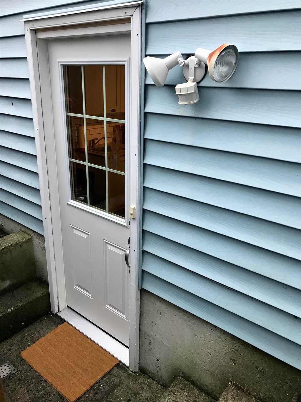 807 Porteau Pl