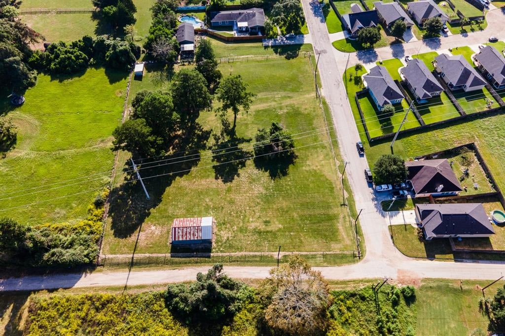 210 W Chatham St Bellville, Tx 77418