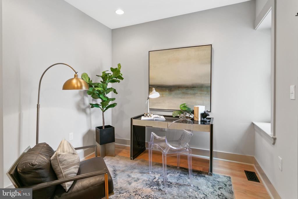39 Adams St NW