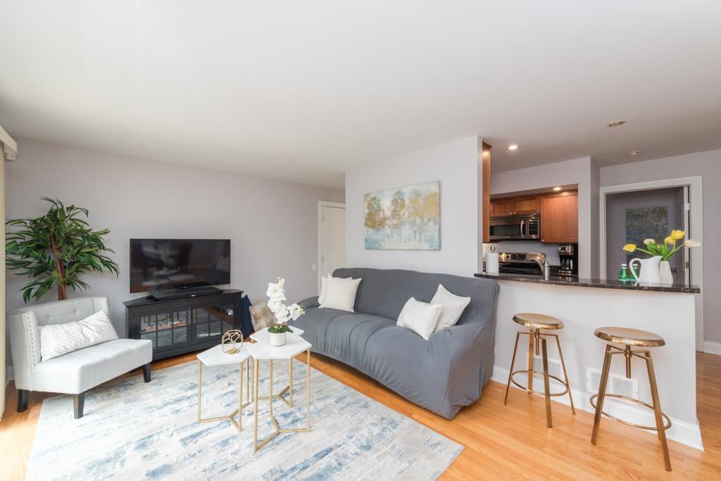 210 Queens Cove