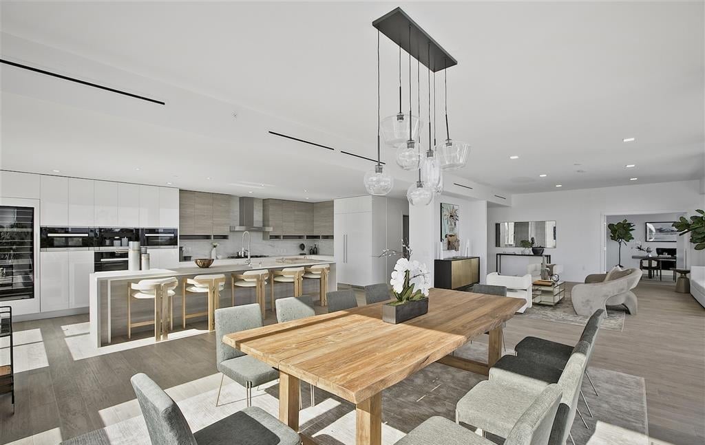 2604 Fifth Ave, #902