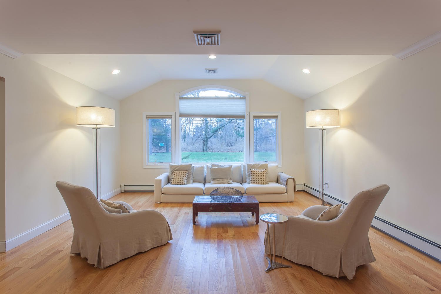 195 Cold Spring Rd, Syosset