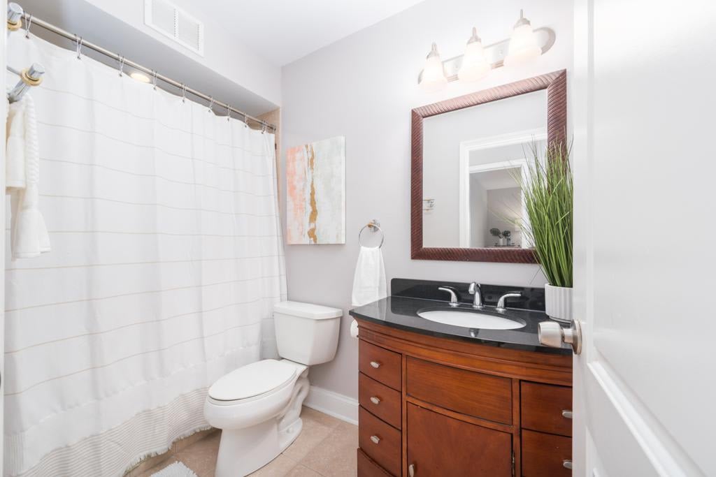 210 Queens Cove