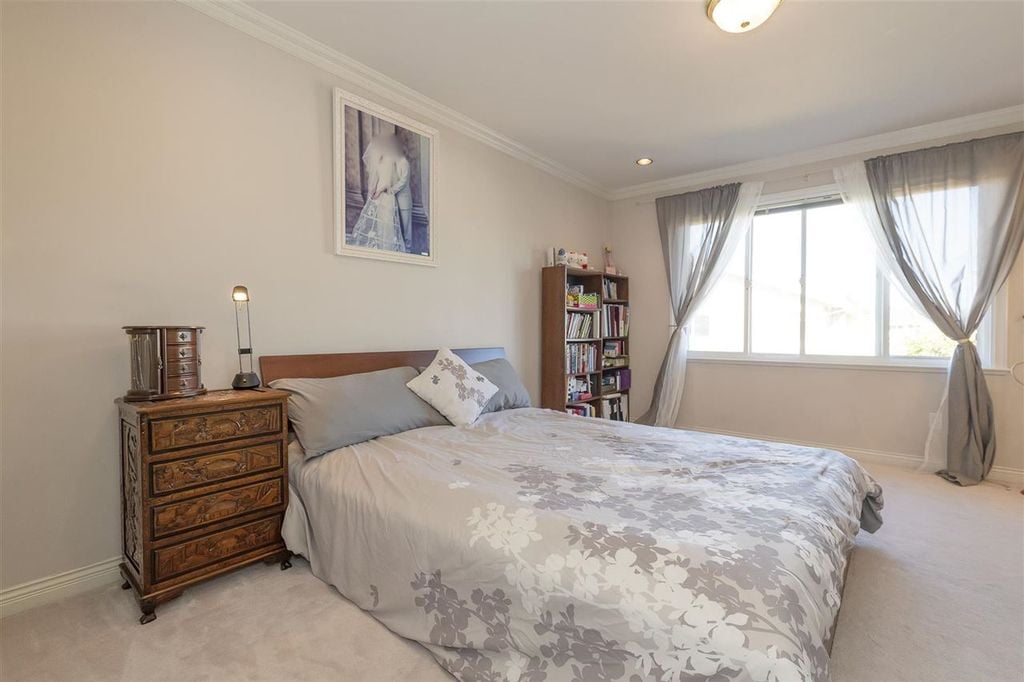 9260 Pauleshin Cres