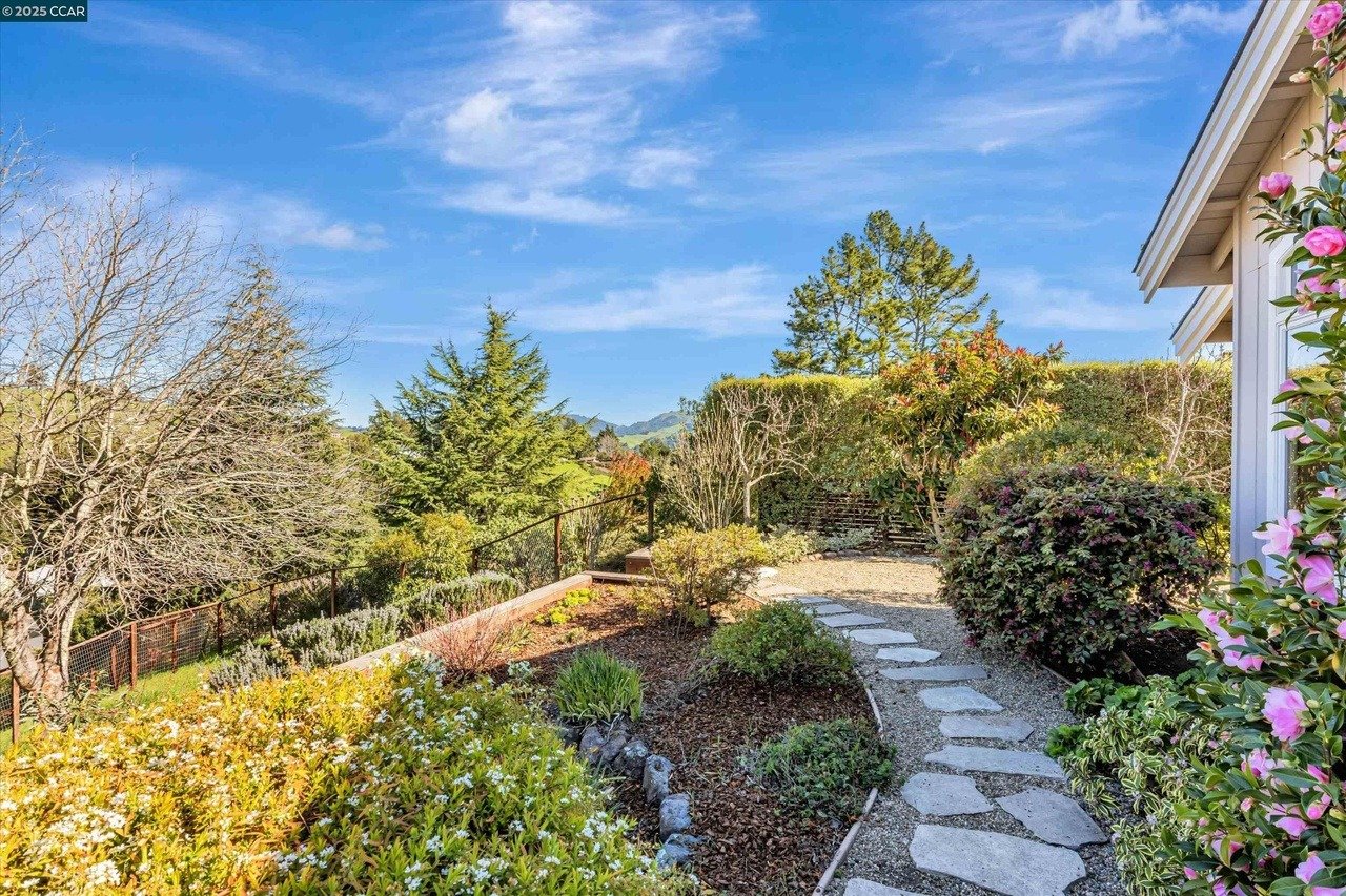 74 Warfield Dr