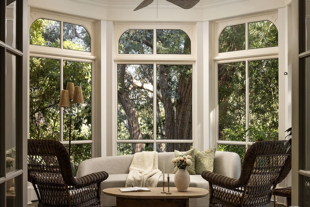 Mandeville Canyon Rd, 90049