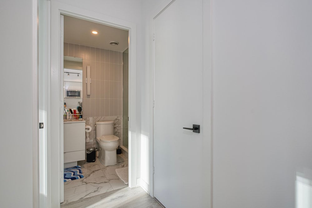 327 King Street W 1408