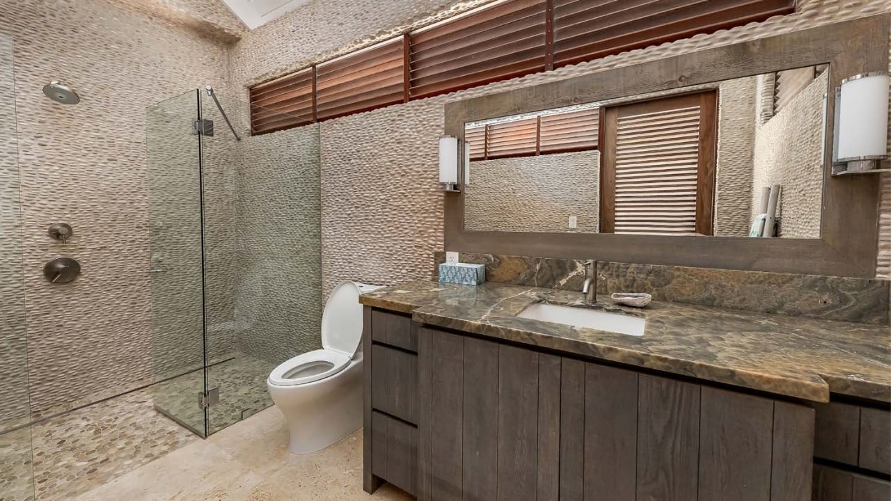 5 Oceans Beachfront Estate