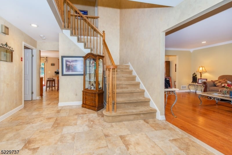 23 Crescent Ridge Rd