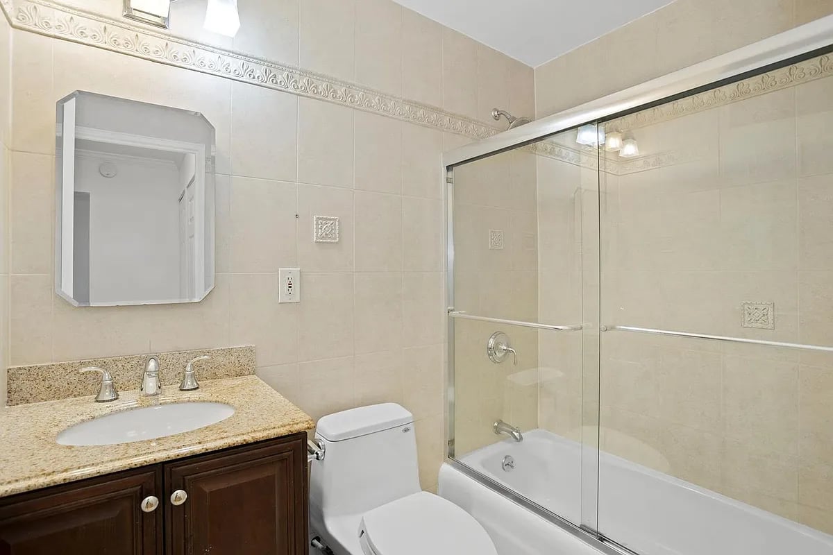 301 East 79th Street Unit: 5P