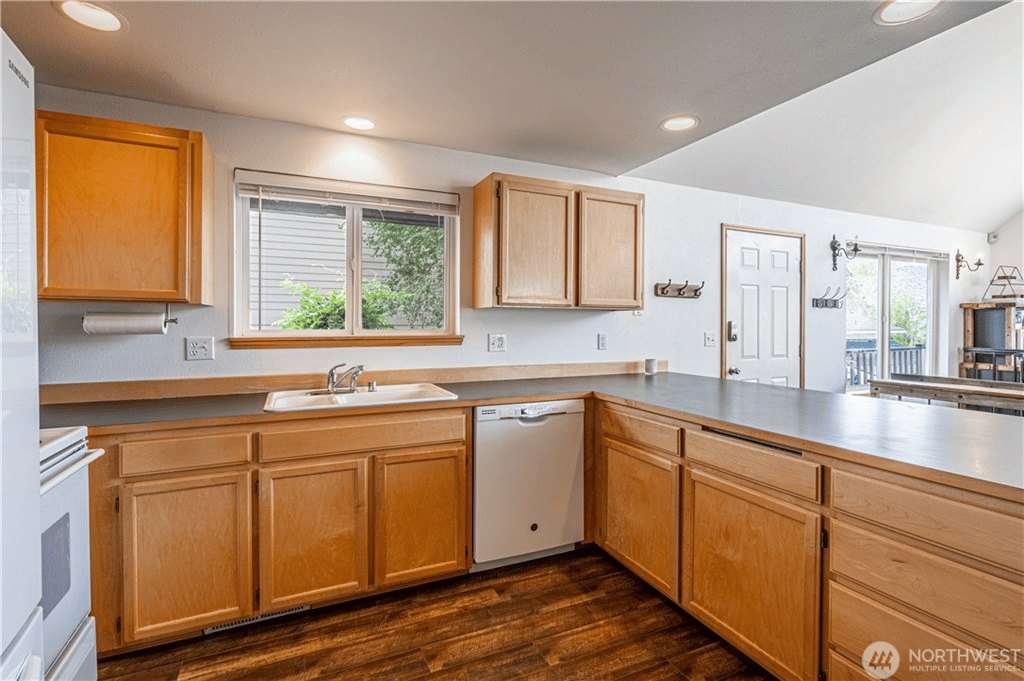 325 W Emerson Dr