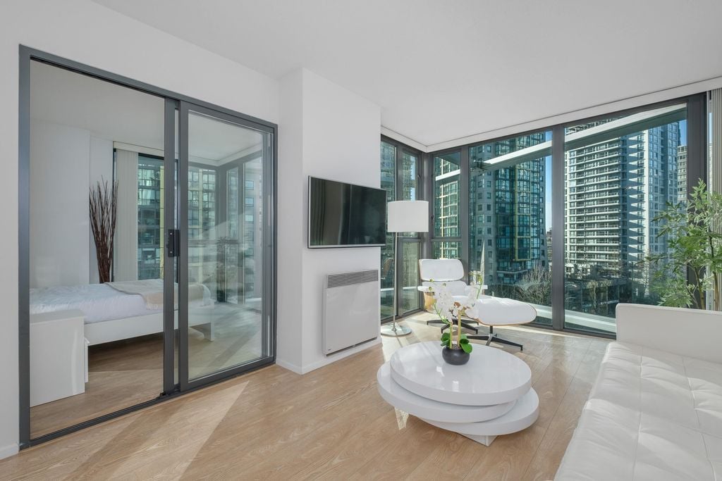 1331 W Georgia St, #707