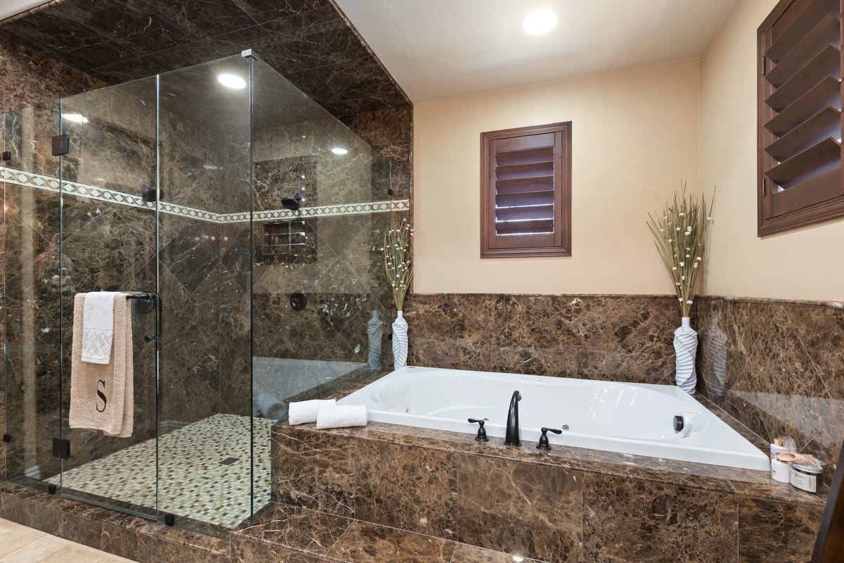 21128 Via Los Laureles