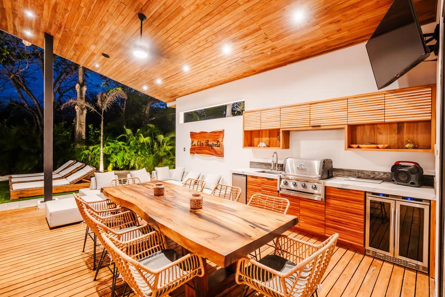 Casa La Ola Perfecta | Luxury 5-Bedroom Home with Pool Near the Beach in Hacienda Pinilla