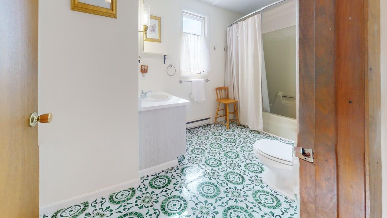 Cozy 1-Bedroom Apartment 