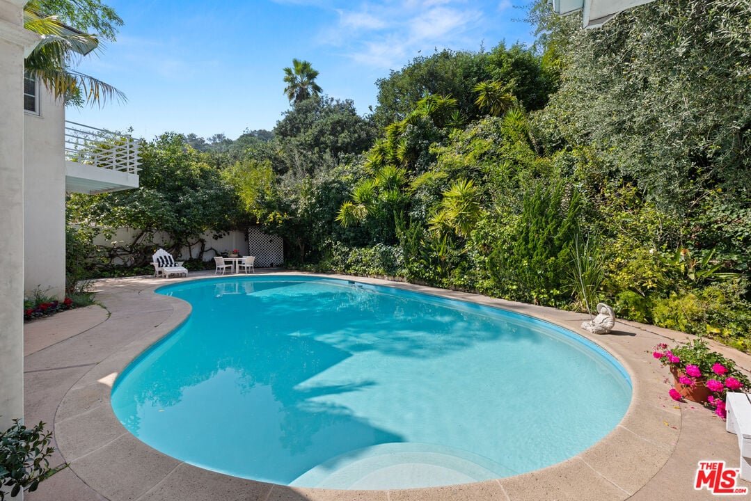 2247 COLDWATER CANYON DR