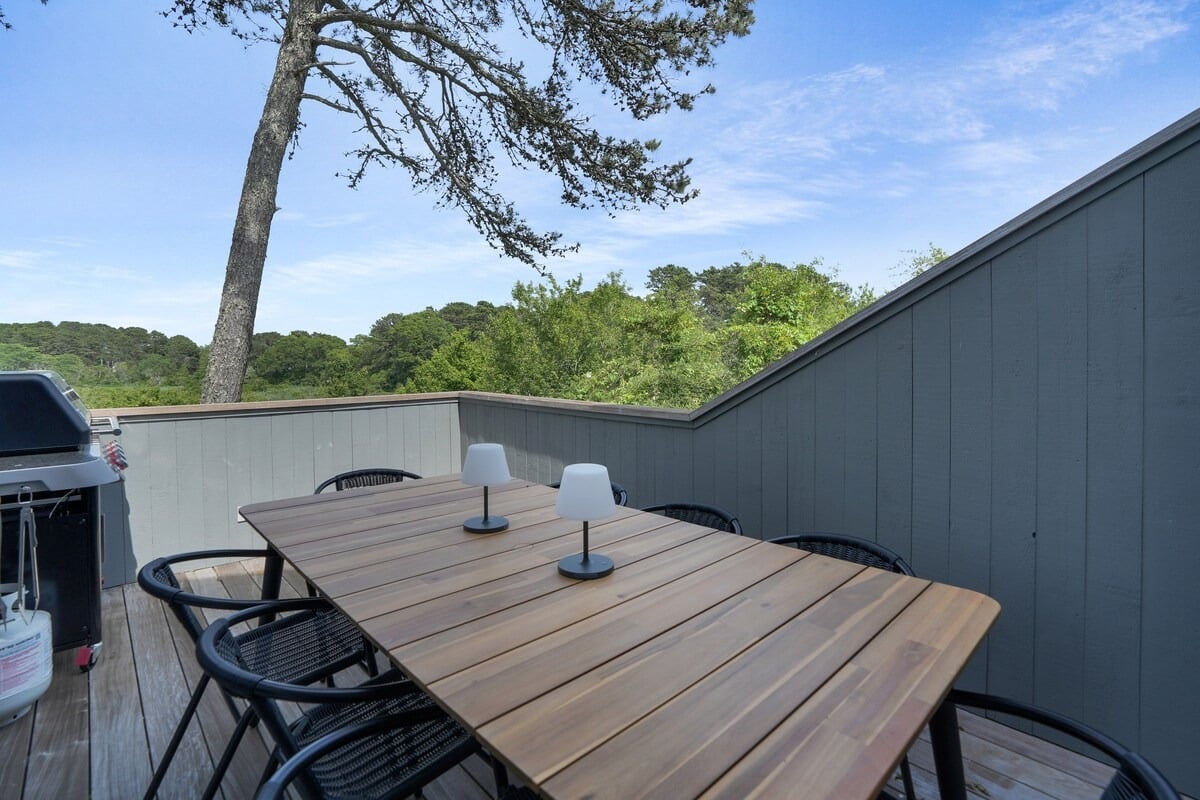 Oak Bluffs Renovated Retreat