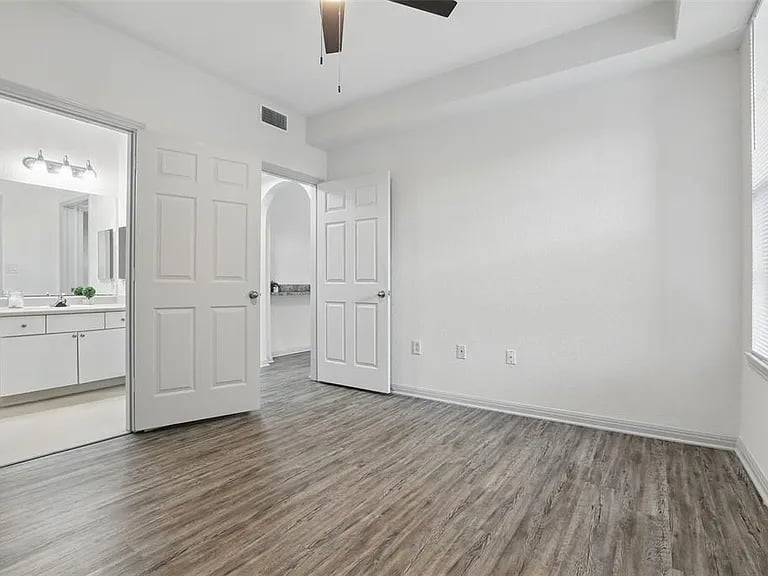 911 N ORANGE AVE #409