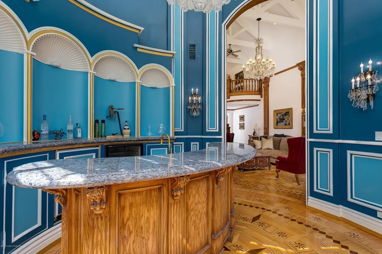 4158 Commonwealth Ave