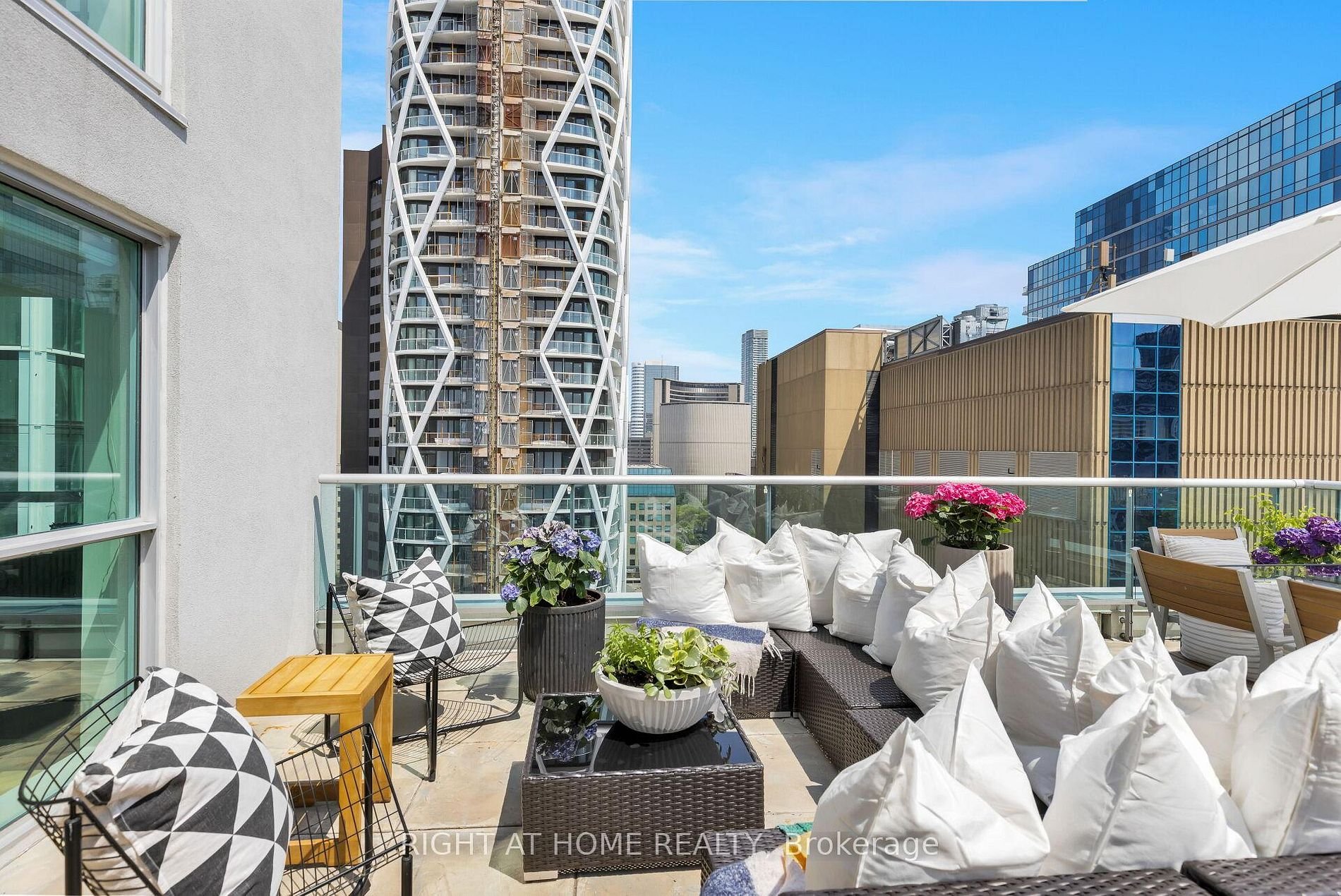PENTHOUSE AT 9T6