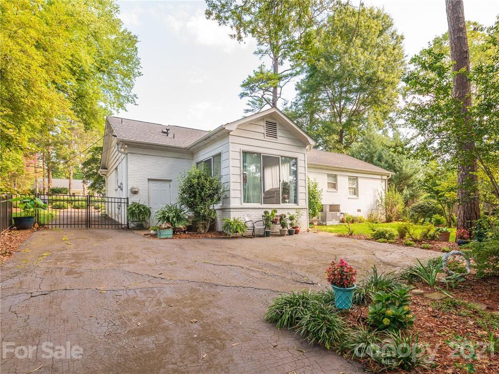 6710 Ronda Ave