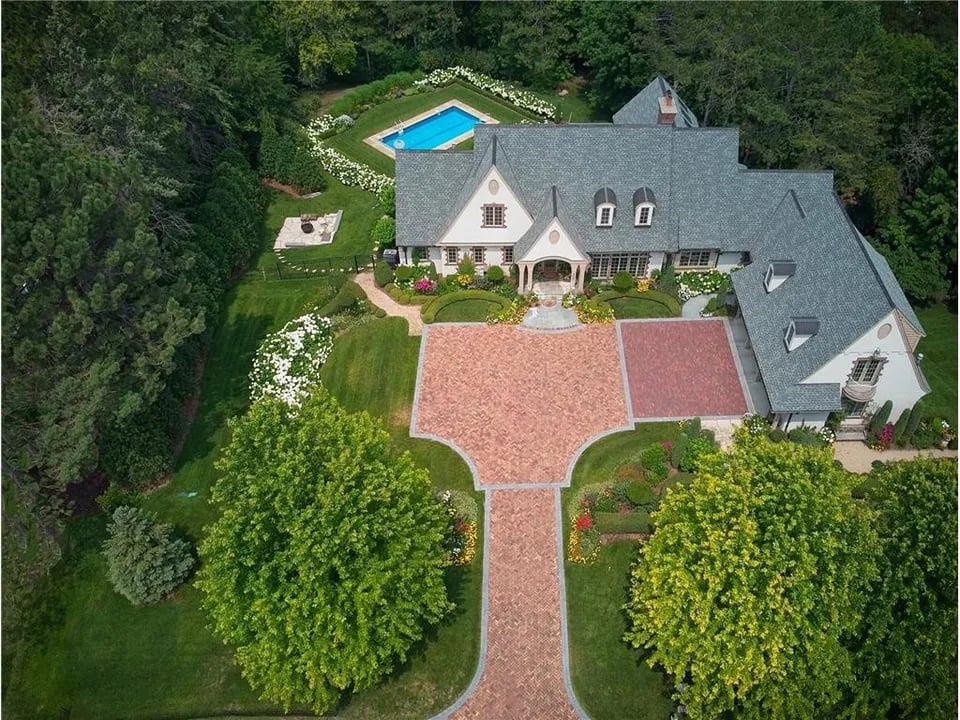 325 Highcroft Lane, Wayzata 