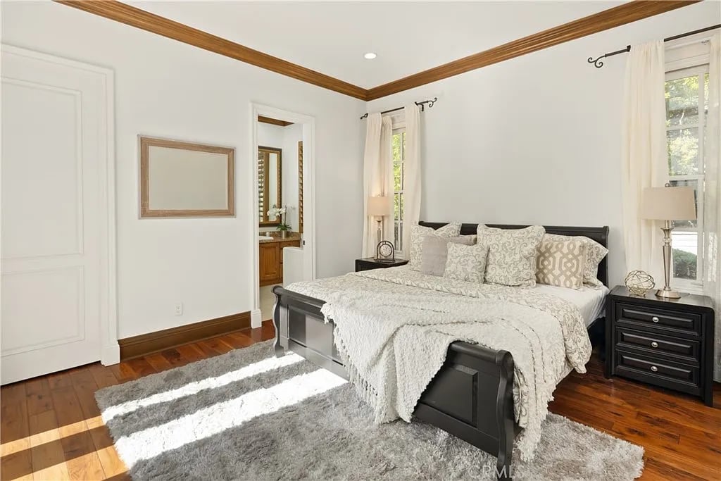 725 Carriage House Dr