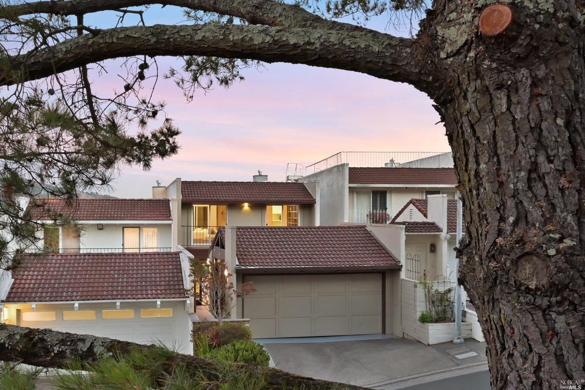 98 Red Hill Cir