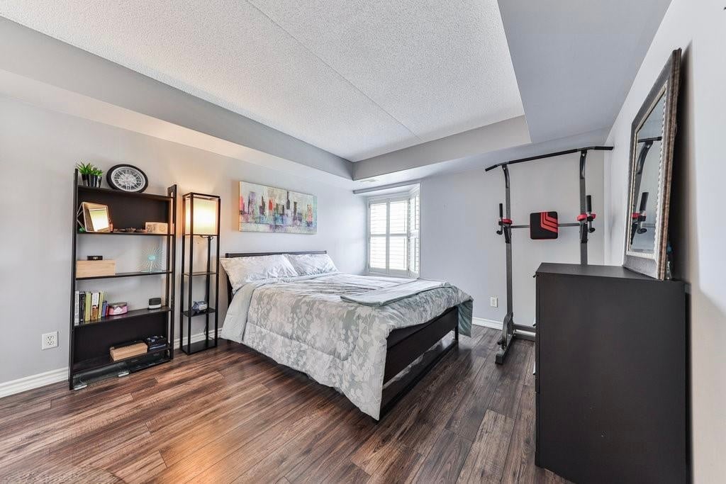 207-1421 Walker's Line, Burlington