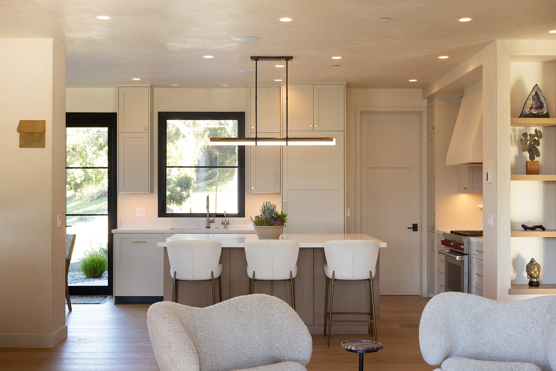 Este Canada | A Tehama Compound