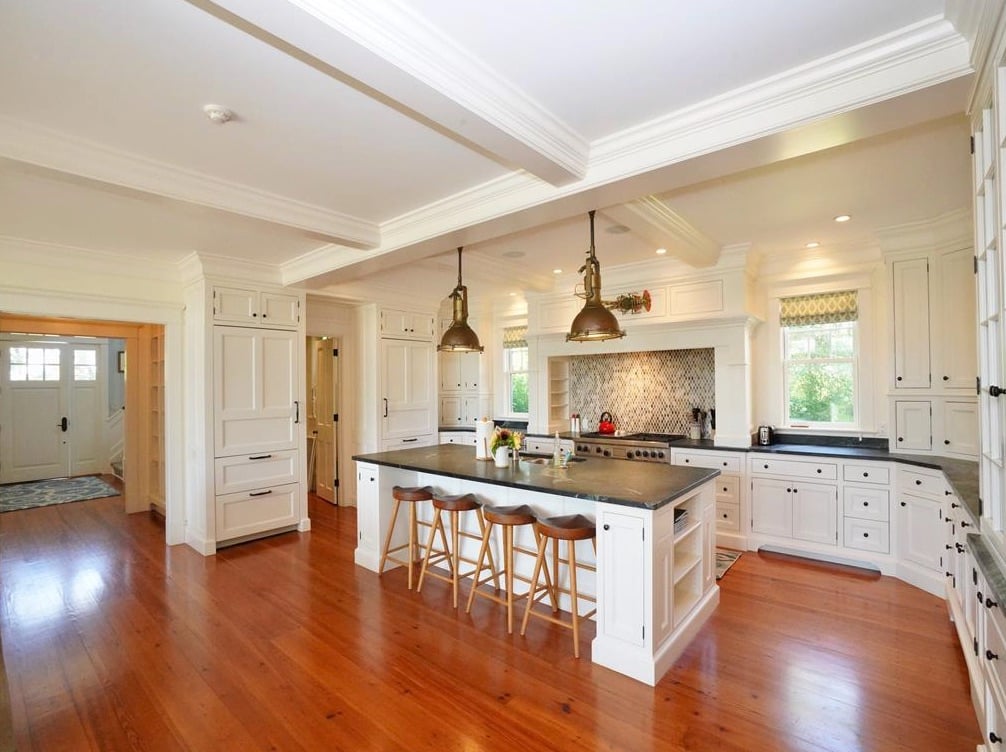 5 Armstrong Ln