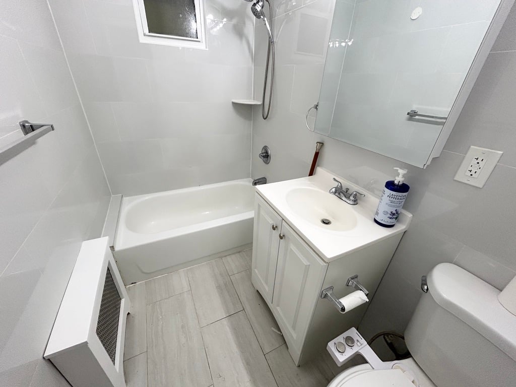 Unicorn Three Bedroom Apartment!