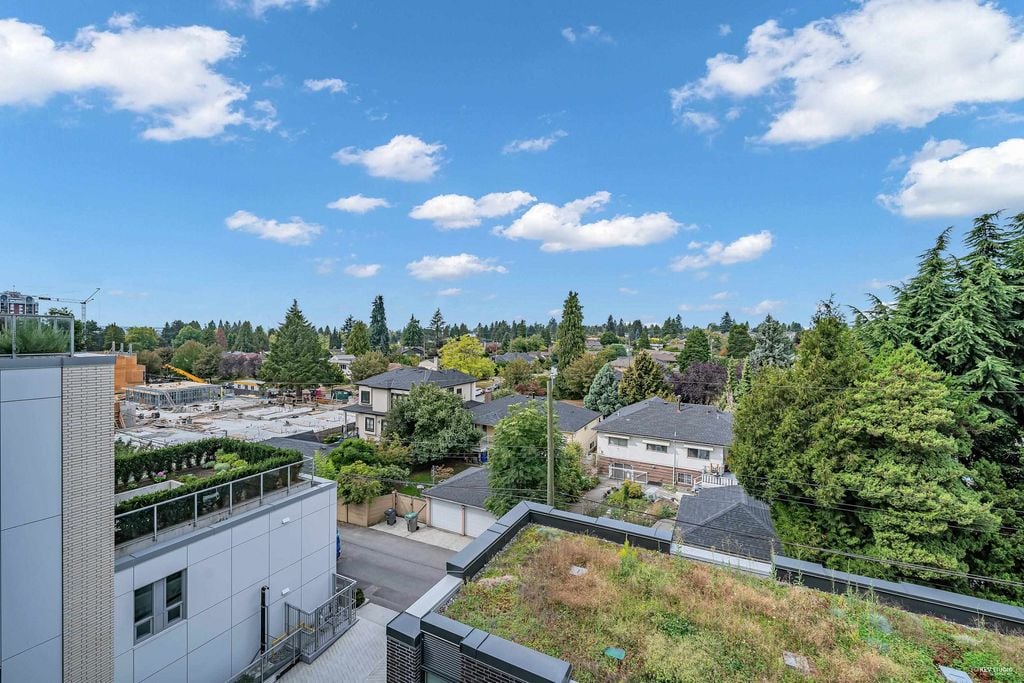 6733 Cambie St, #501