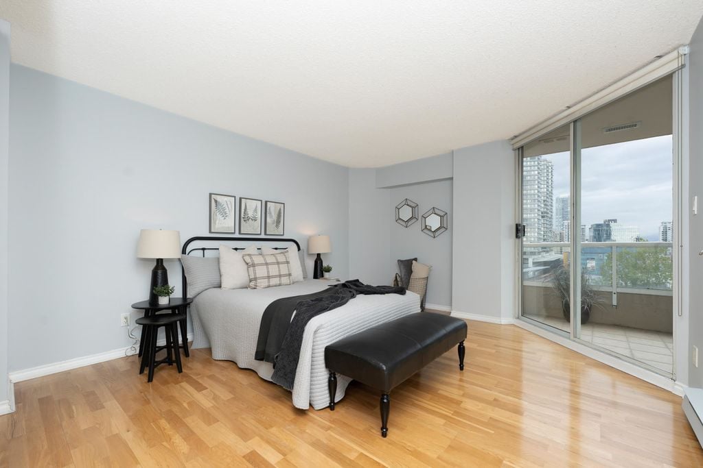 1045 Quayside Dr, #1001