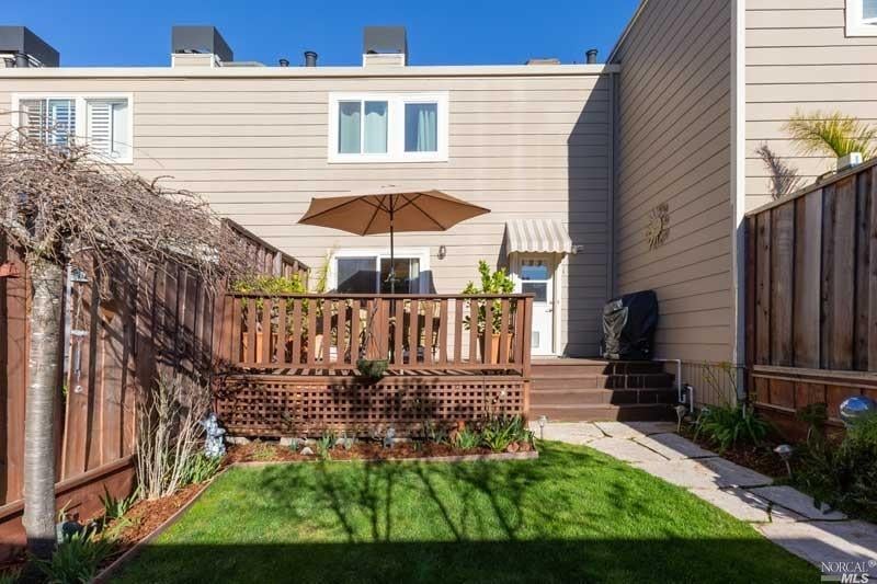 22 Creekside Ct