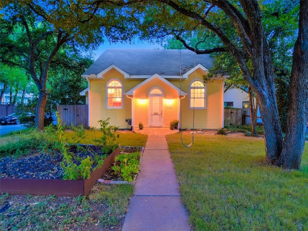 3201 Cherry Ln