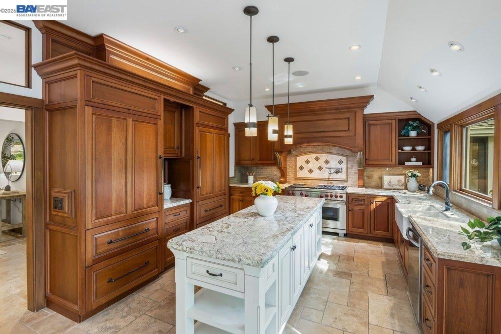 715 Fair Oaks Dr
