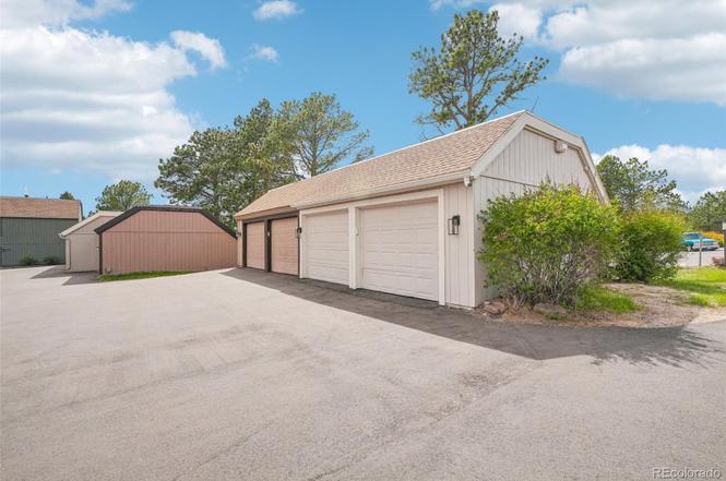 Lake Woodmoor Investor Special – Rare 1-Bed Lakeside Townhome with Huge Upside
